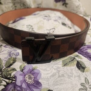 LOUIS VIUTTON LEATHER BELT.
